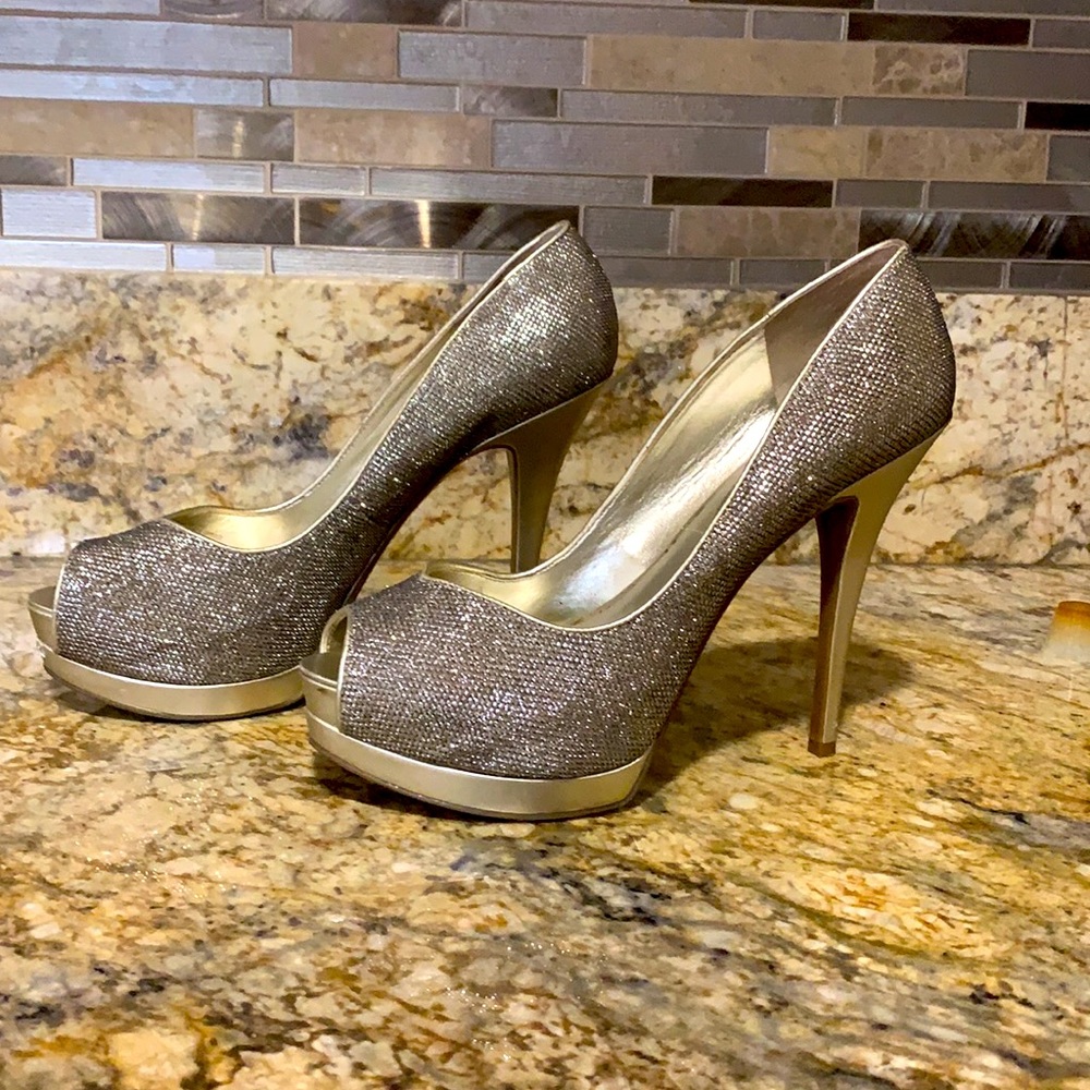 Guess Gold multi-fabric pumps size 9 1/2